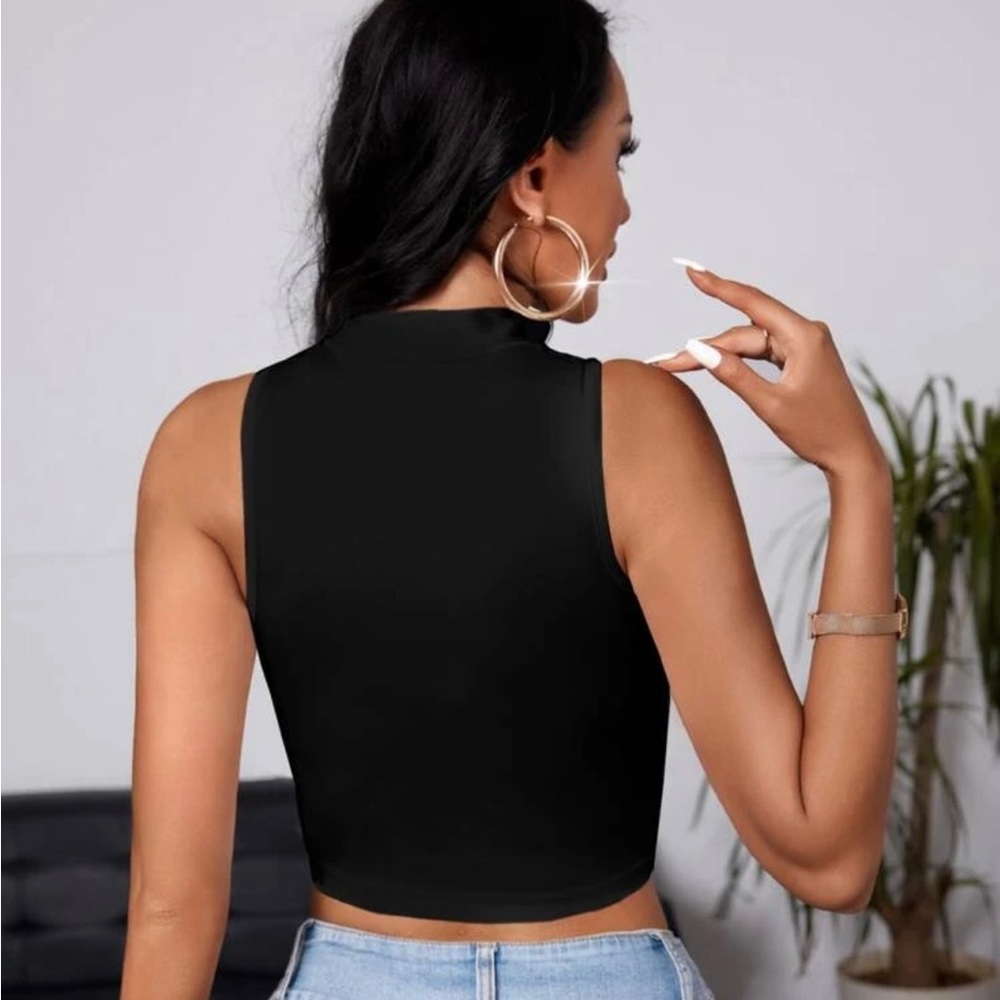 Sexy Crop Top - Picture 2 of 4